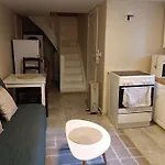 Newly Renovated 2 Bedrooms Apartment - Walking Distance To Everything In Moss Apartamento