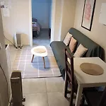 Newly Renovated 2 Bedrooms - Walking Distance To Everything In アパート *