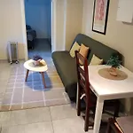 Newly Renovated 2 Bedrooms - Walking Distance To Everything In * 莫斯