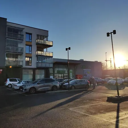 2 Bedrooms Furnished Semi- Basement Close To Everything In * Moss