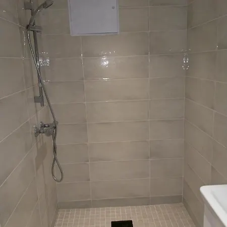 شقة Newly Renovated 2 Bedrooms - Walking Distance To Everything In *