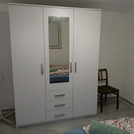 Newly Renovated 2 Bedrooms Apartment - Walking Distance To Everything In Moss 莫斯