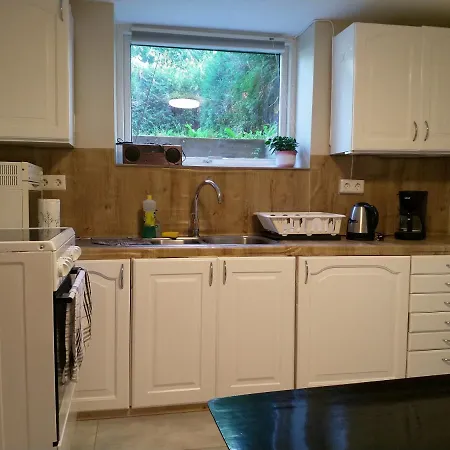 Leilighet 2 Bedrooms Furnished Semi- Basement Close To Everything In Moss