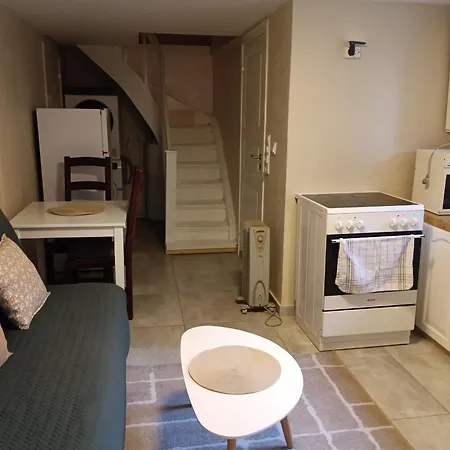 Newly Renovated 2 Bedrooms - Walking Distance To Everything In Daire