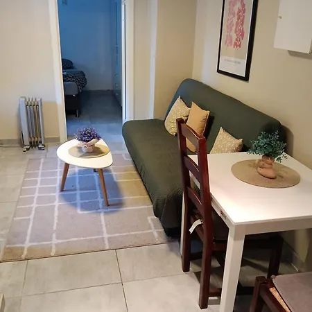 Newly Renovated 2 Bedrooms - Walking Distance To Everything In * موس