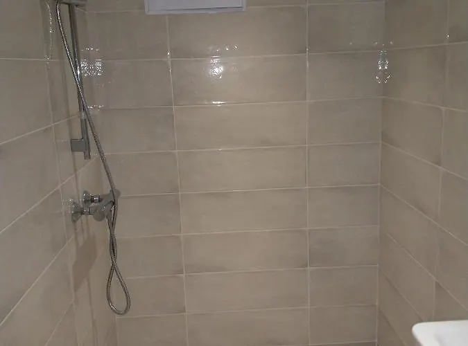 Leilighet 2 Bedrooms Furnished Semi- Basement Close To Everything In *