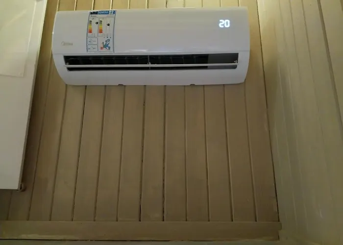 2 Bedrooms Furnished Semi- Basement Close To Everything In