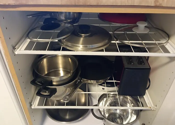 2 Bedrooms Furnished Semi- Basement Close To Everything In Moss